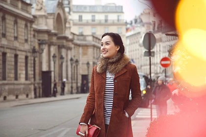 Mai Phương Thúy đẹp quyến rũ trên đường phố Paris