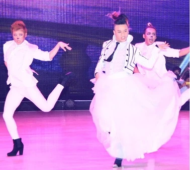 “Nóng” chàng trai mặc váy nhảy sung ở Got to dance