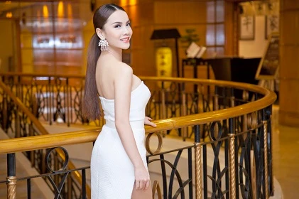 Yến Trang chạy show liên tục vẫn xinh đẹp