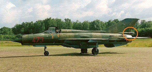 Trong ảnh, Mig-21PFM với bộ phận chứa dù giảm tốc phía sau.