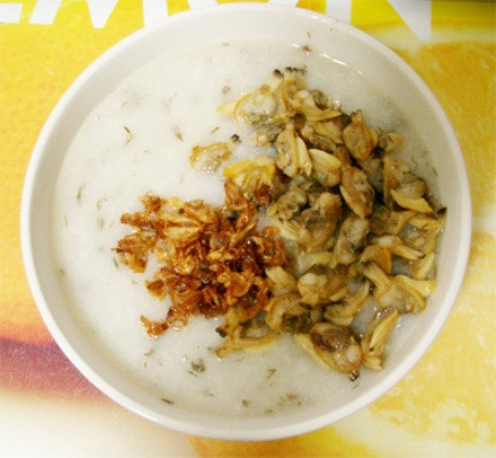 Cháo sò, hến: Sò biển 100g, hến 100g, gạo 50g, rễ cây hẹ 3g, gia vị vừa đủ. Sò, hến đem rửa sạch, hấp cách thủy rồi bỏ vỏ, ruột thái nhỏ, ướp bột gia vị. Rễ cây hẹ rửa sạch giã nhỏ lọc lấy 200ml nước. Gạo xay nhỏ mịn cho vào nước rễ cây hẹ quấy đều, đun nhỏ lửa. Khi cháo chín cho sò biển và hến vào đảo đều, cháo sôi lại là được. Ăn ngày một lần lúc đói. Cần ăn liền 3 - 5 ngày.