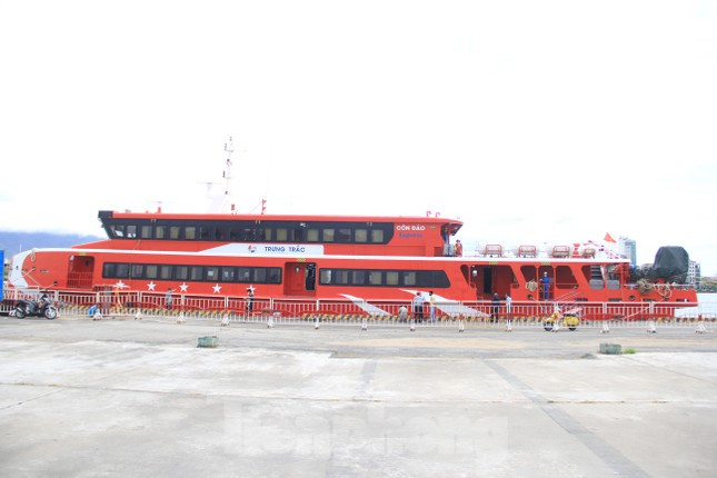 Dự kiến ngày 9/4 tới tàu sẽ hoạt động, phục vụ du khách. Cảng vụ Hàng hải Đà Nẵng yêu cầu Phú Quốc Express niêm yết công khai giá vé, giá dịch vụ phục vụ hành khách, các thông tin về thời gian xuất bến, số chuyến lượt, chính sách giảm giá vé theo quy định của pháp luật.