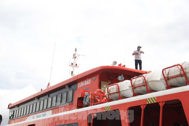 Tàu được trang bị hệ thống định vị vệ tinh, dự báo khí tượng thủy văn...