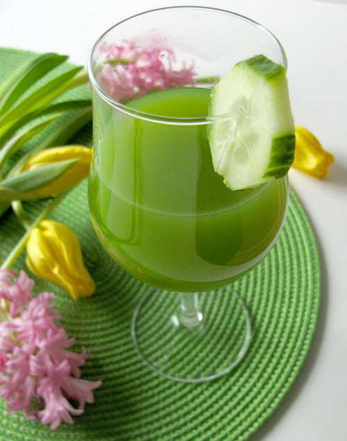 Sinh tố dưa leo. Một nghiên cứu gần đây cho thấy hương thơm của trái dưa chuột rất kích thích phụ nữ. Vì vậy, bạn có thể chế biến các món ăn và thêm dưa leo vào để tăng thêm sự ham muốn chứ không nhất thiết chỉ ăn sống.