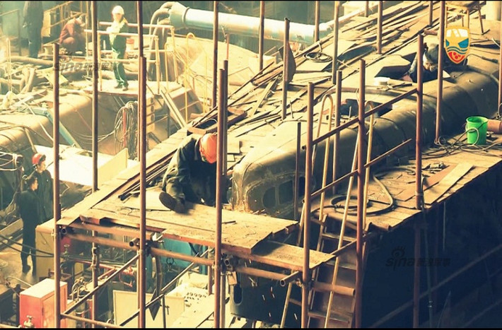 Hình ảnh không khí làm việc nhộn nhịp bên trong nhà máy Severodvinsk.