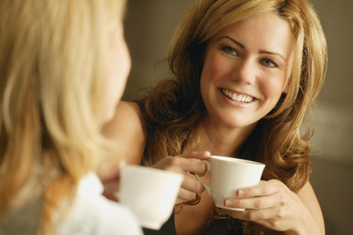 Uống trà. Uống trà sau khi ăn, đặc biệt là ăn tối, làm loãng dịch tiêu hóa tiết ra từ dạ dày, gây ảnh hưởng đến việc tiêu hóa thức ăn. Ngoài ra, trong trà có chứa rất nhiều axit tannic mà khi kết hợp với protein trong thức ăn sẽ tạo thành chất kết tủa rất khó tiêu hóa.