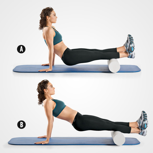 Bài tập Quadriceps Set. Nằm hoặc ngồi trên sàn nhà với chân phải duỗi thằng trước mặt và một chiếc khăn cuộn tròn được đặt dưới đầu gối phải. Đẩy đầu gối xuống phía khăn trong khi kéo căng đùi. Giữ nguyên tư thế trong 5 giây, sau đó thả lỏng. Thực hiện 3 lần 10 động tác trên, sau đó đổi chân.
