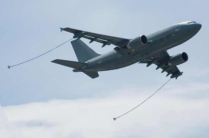 Những mẫu máy bay vận tải quân sự như A400M, A310 MRTT hay A330 MRTT do Airbus sản xuất đều đươc đánh giá khá tốt và tất nhiên chúng nhanh chóng giúp Airbus dành được các hợp đồng cung cấp máy bay vận tải quân sự từ các quốc gia châu Âu, châu Á và cả từ Mỹ - nơi mà lâu này do hãng hàng không Boeing thống trị.