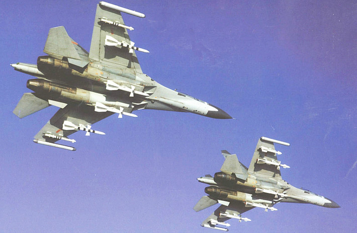 Su-27SK (Flanker B) được sản xuất bởi KnAAPO ở Komsomolsk-na-Amur. Đây là tiêm kích chiếm ưu thế trên không với các tên lửa đối không R-27 và R-73, bán kính chiến đấu 1.400km, động cơ Saturn AL-31F lực đẩy cực đại 122.58 kN, radar N001E phạm vi tìm kiếm 240km.
