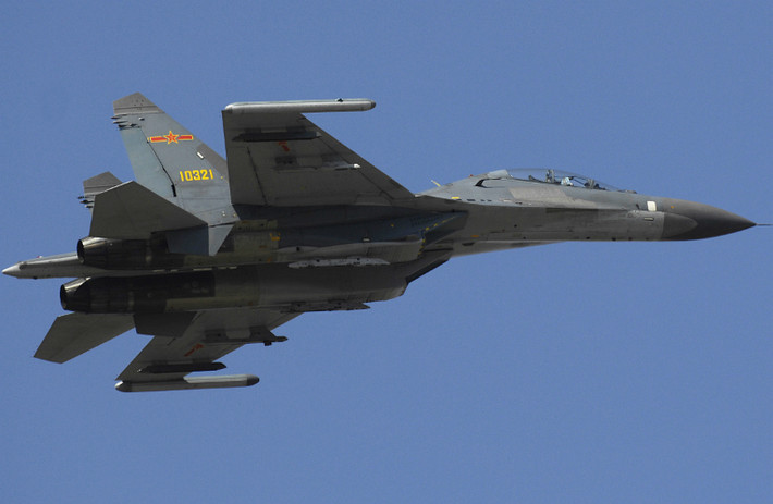 Năm 1995, Trung Quốc và Nga ký hợp đồng thứ hai trị giá khoảng 710 triệu USD cho 16 Su-27SK và Su-27UBK . Những máy bay này được bàn giao năm 1996 và biên chế cho sư đoàn không quân số 2 có căn cứ tại Toại Khê, Quảng Đông.