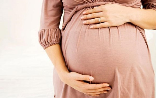 Bạn cảm thấy một chút ghen tị khi cô bạn thân mang thai: Mặc dù từng bầu bí và sinh con, nhưng khi thấy cô bạn thân mang thai và được chăm sóc, bạn lại có cảm giác muốn được như vậy. Chút ghen tị này không ảnh hưởng đến ai vì bạn chỉ giữ trong lòng và theo phản ứng tự nhiên, bạn lại muốn có thêm em bé để được trải qua những cung bậc tình cảm, giai đoạn bầu bí như cô bạn mình.
