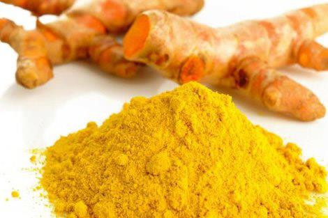 Bạn có thể dùng nghệ tươi giã nát hoặc là sử dụng bột nghệ để chế mặt nạ trị mụn. Nghệ vừa giúp làm sáng màu da, xóa sẹo thâm và thổi bay mụn cực kỳ hiệu quả mà lại an toàn cho da. Một mẹo để loại trừ màu vàng của nghệ bám lâu trên da là kết hợp với sữa chua không đường. Hỗn hợp này vừa giúp trị mụn lại vừa làm mờ sẹo và dưỡng trắng da.