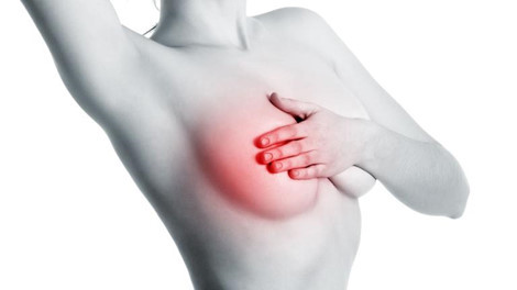 Chữa sưng vú: Hạt gấc bỏ vỏ, sao vàng, tán bột mịn, uống mỗi ngày nửa thìa cà phê sau bữa ăn, ngày uống 2 lần, cần uống 5 ngày liền, bên ngoài dùng nhân hạt gấc mài với giấm hoặc ngâm rượu bôi vào chỗ đau, ngày 3 – 4 lần. Ảnh: Uxotuyenvu.vn.