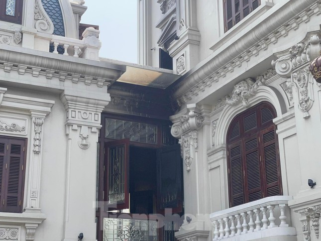 Phần bên trong bị ám đen vì khói.