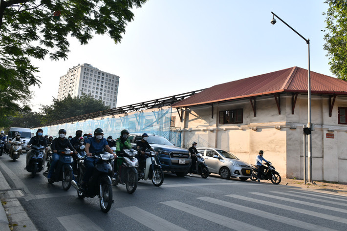Sau khi phá bỏ, khu "đất vàng" hơn 9.000 m2 sẽ được khởi công xây dựng công trình đa chức năng thương mại cao 11 tầng nổi, ,một tầng tum (chiều cao tối đa 42,9 m), 6 tầng hầm, tổng diện tích sàn 75.329 m2 với tổng mức đầu tư 1.574 tỷ đồng. Liên danh với Postef thực hiện dự án còn có Công ty CP Liên Việt Holdings và Công ty CP Him Lam.