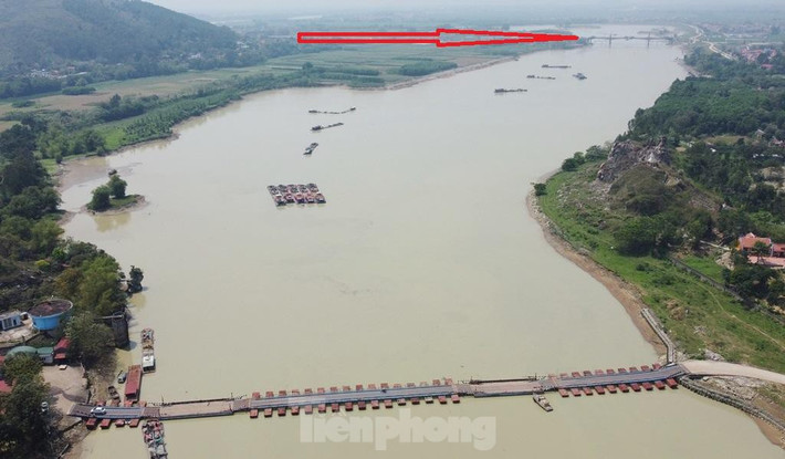 Thực tế khó khăn về đi lại cũng như những nguy cơ tai nạn sông nước tại cầu phao Vồm sắp được xóa bỏ khi đường cao tốc Bắc - Nam vượt qua sông Chu tại khu vực cầu phao Vồm được xây cầu bê tông cốt thép vĩnh cửu (đường thẳng màu đỏ).
