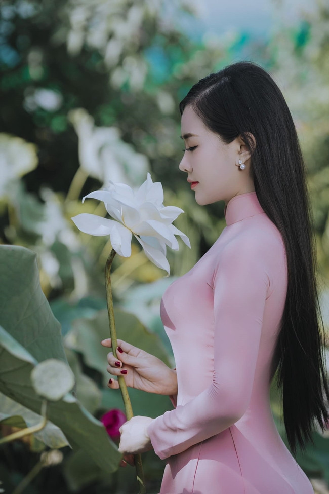Nữ giảng viên ngành Báo chí - Truyền thông Đại học Vinh còn từng tham gia thi nhan sắc, lọt top 10 cuộc thi Người mẫu quý bà Việt Nam.