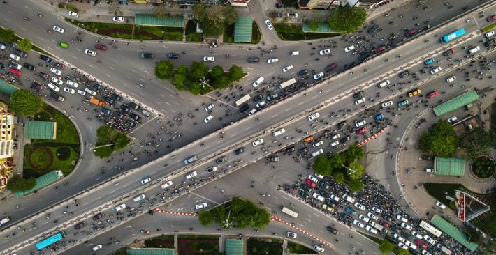 Thời gian gần đây, sau khi đường vành đai 2 hoàn thành một phần, lượng lớn các phương tiện dồn về, làm gia tăng tình trạng ùn tắc ở khu vực.
