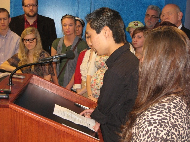 Josiah Presley sống tại Oklahoma, Mỹ. Mẹ anh là người Hàn Quốc đã quyết định phá thai khi mang thai được 2 tháng. Một vài tháng sau bà nhận thấy cái thai vẫn còn sống trong người mình và bà nhận ra việc phá thai đã thất bại, bà quyết định sinh con ra và cho con nuôi, chỉ có điều Presley có cánh tay trái biến dạng bẩm sinh. Một gia đình người Mỹ đã nhận nuôi anh.