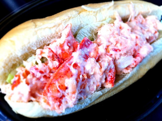 McLobster: Sandwich tôm hùm từ 100% thịt tôm hùm ở New England và Canada.
