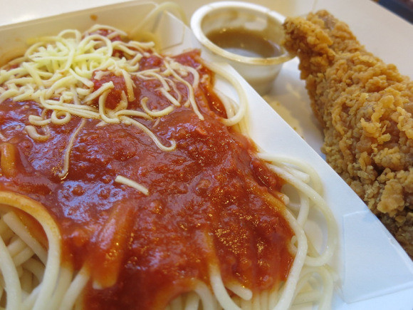 MacSpaghetti: Bữa tối kiểu Indonesia và Philippine.