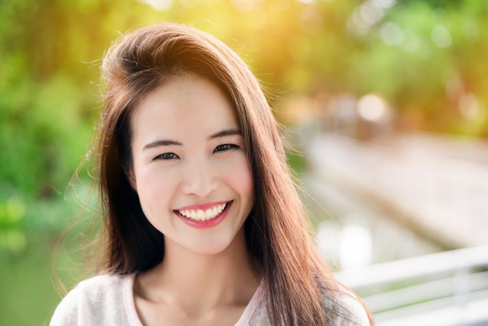 Chúng ta thường có một căn bệnh khó chữa đó là nghĩ không thông, khó nuốt trôi cơn giận, từ đó đánh mất cách nở nụ cười, lúc nào cũng gặp cản trở, cuối cùng phải sống trong cảnh bào mòn cảm xúc của mình. Chúng ta sống ở đời, có thể đau khổ, nhưng đừng quá lâu. Có thể buồn nhưng đừng để nụ cười tắt mãi trên môi.