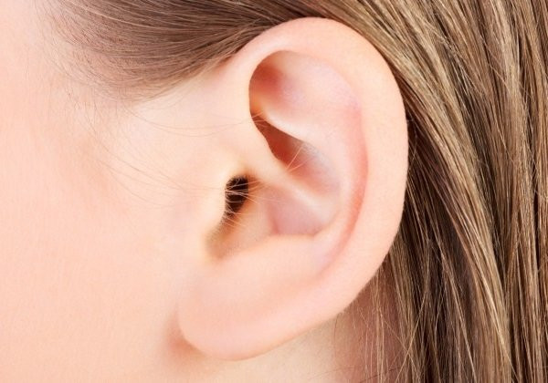 Lông mọc ở tai. Lông mọc dài ở bất kỳ chỗ nào trên tai đều là dấu hiệu đáng mừng, bởi điều đó có nghĩa là họ có số hưởng, mệnh phú quý, tài lộc đầy mình.
