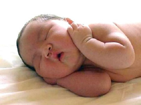 Đèn ngủ tăng nguy cơ béo phì. Một nhóm chuyên gia ở Trường Đại học bang Ohio (Mỹ) đã thử nghiệm ánh đèn ban đêm ảnh hưởng đến trọng lượng, sự béo phì và mức chênh lệch về lượng đường (nguyên nhân cơ bản gây ra bệnh tiểu đường thứ phát) trên cơ thể chuột. Họ đã phát hiện rằng, mở đèn lúc ngủ dù chỉ có chút ít ánh sáng cũng là nguyên nhân làm gia tăng cả ba điều trên.