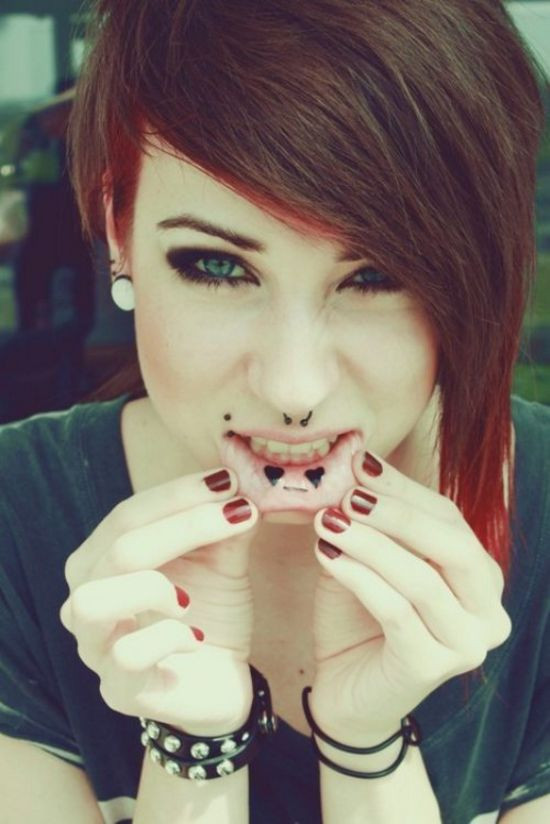 Xăm môi cũng là một cách thể hiện thông điệp tình yêu của nhiều cặp đôi.