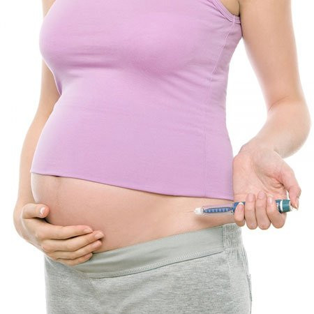 Các loại virút. Một số loại virút dưới đây được xem là rất nguy hiểm cho phụ nữ giai đoạn mang thai như virút gây bệnh sởi Đức hay còn gọi là rubella, virút cytomegalovirus (CMV), virút gây bệnh herpes và varicella zoster virút (VZV). Thủ phạm này gây nhiều mối nguy như khuyết tật tim bẩm sinh, điếc, mù ở trẻ nếu nhiễm virút rubella, gây kém phát triển não...