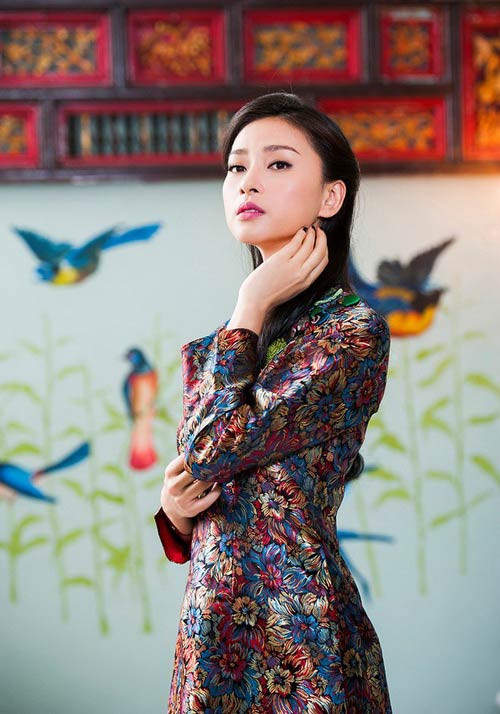 Ngô Thanh Vân định cư tại Na Uy từ nhỏ và đến khi trưởng thành thì về Việt Nam sinh sống và làm việc. Riêng mẹ cô cũng đi đi về về để thăm con gái.