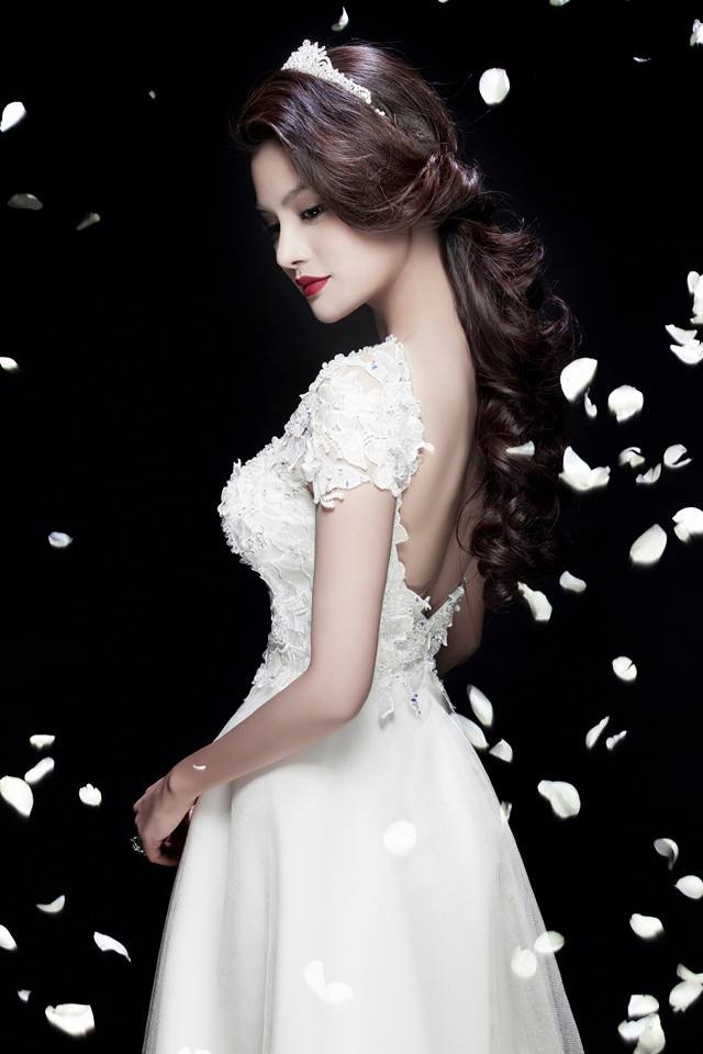 Được biết, đây là một thiết kế trong BTS cưới người đẹp sẽ cho trình diễn vào tháng 10 tới ở một khách sạn sang trọng trong TPHCM.