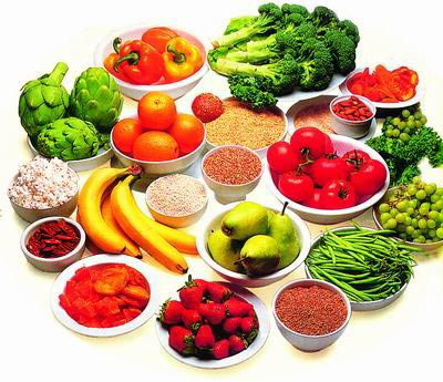 Thực đơn hàng ngày. Không nên ăn thức ăn mặn, ăn quá nhiều muối sẽ dẫn đến hiện tượng ứ đọng nước trong cơ thể và sưng bọng mắt. Nên ăn nhiều trái cây, rau củ vì việc thiếu chất sắt cũng là một nguyên nhân gây ra quầng thâm quanh mắt.