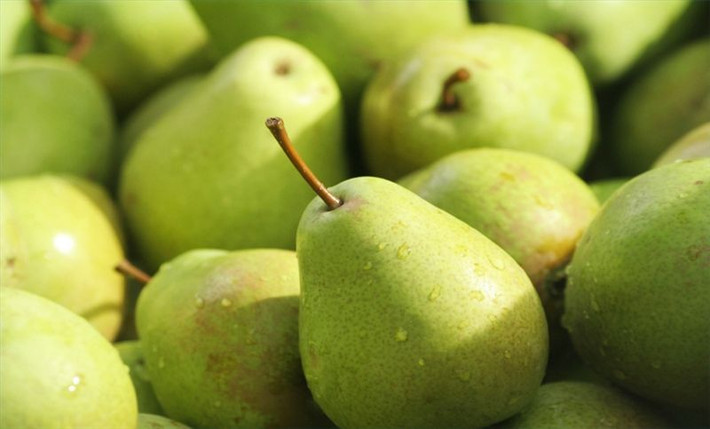 Quả lê. Đây là loại quả giàu pectin, một loại chất xơ hòa tan có tác dụng hút nước, làm no lâu hơn, ăn ít đi, lượng calo nạp vào sẽ ít hơn.