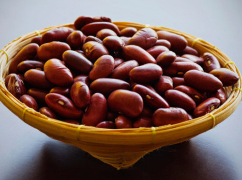 Đậu đỏ. Mùa thu là mùa thu hoạch đậu đỏ, một bát súp đậu đỏ ấm nóng mỗi ngày sẽ giúp bạn giảm cân hiệu quả và ổn định đường huyết. Hơn nữa, ăn đậu đỏ thường xuyên còn loại bỏ được những tạp chất không có lợi, và chất béo ra khỏi cơ thể. Đậu đỏ có tác dụng như một loại thuốc giảm cân hiệu quả dành cho người béo.