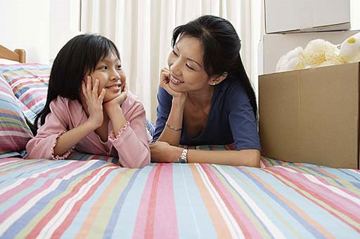 Hỗ trợ trẻ khi thất bại. Khi không đạt được kết quả tốt trẻ thường mất bình tĩnh và thiếu tự tin. Trong thời điểm này, cha mẹ nhất thiết phải bên cạnh để hỗ trợ động viên trẻ. Ví dụ trẻ không đạt điểm tốt trong kì thi, hãy động viên: “Có lẽ lần này con chưa chuẩn bị tốt, lần sau nhất định sẽ làm tốt hơn vì con của bố mẹ thông