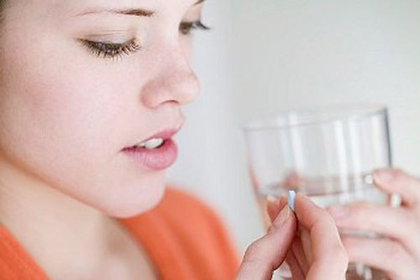 Theo các nghiên cứu, có trên 200 loại dược phẩm gây ảnh hưởng lên thính lực, thường gặp nhất là thuốc kháng sinh và thuốc điều trị ung thư, tim mạch… Những tác động âm thầm khi sử dụng thuốc có hại với tai khiến cho nhiều người không biết nguyên nhân vì sao mà mình bỗng nhiên bị suy giảm thính lực.