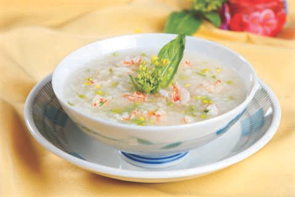 Tôm và cải bó xôi. Hai loại này đều chứa nhiều axit phytic và chúng sẽ liên kết với can xi trong cơ thể để tạo thành muối. Sự hấp thu này không những canxi không được hấp thụ vào cơ thể mà còn thải các chất muối ra ngoài cơ thể.