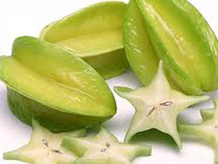 Uống nước khế chua. Khế là một trong những loại quả có tác dụng thanh nhiệt rất cao. Bạn có thể áp dụng thử “bài thuốc” đơn giản, lành tính, không tác dụng phụ này: Dùng 2-3 quả khế tươi, giã nát, đổ ngập nước sôi vào đun sôi một lúc, có thể cho chút ít đường phèn nếu bé không chịu uống chua, chờ khi nguội thì cho bé ngậm và nuốt dần, ngậm nhiều lần trong ngày. Lựa loại khế chua, tác dụng thanh nhiệt sẽ tốt hơn khế ngọt.