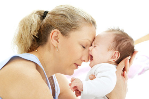 Sau khi mới sinh con xong. Rất nhiều bệnh nhân bị viêm nhiễm cổ tử cung do quan hệ quá sớm sau khi sinh. Dù sinh thường hay sinh mổ cũng cần thời gian để cổ tử cung co lại. Tuỳ vào cơ địa từng người mà thời gian kiêng cữ sau sinh cũng khác nhau. Nhưng nói chung phụ nữ sau khi sinh nên kiêng quan hệ vợ chồng khoảng 6-8 tuần để mọi cơ quan trong cơ thể hồi phục hoàn toàn, nhất là các cơ quan sinh dục.