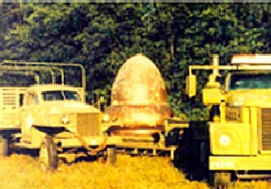 Năm 1965 tại Kecksburg, Pennsylvania, nhiều người khẳng định đã chứng kiến một vật thể lạ có kích thước như một chiếc Volkswagen Beetle đâm xuống khu rừng gần thị trấn Pittsburgh. Ngay sau đó, quân đội Mỹ đến, phong tỏa hiện trường, và báo cáo rằng đó là một vụ thiên thạch rơi. Tuy nhiên, những người chứng kiến vẫn hoài nghi về lời giải thích này.