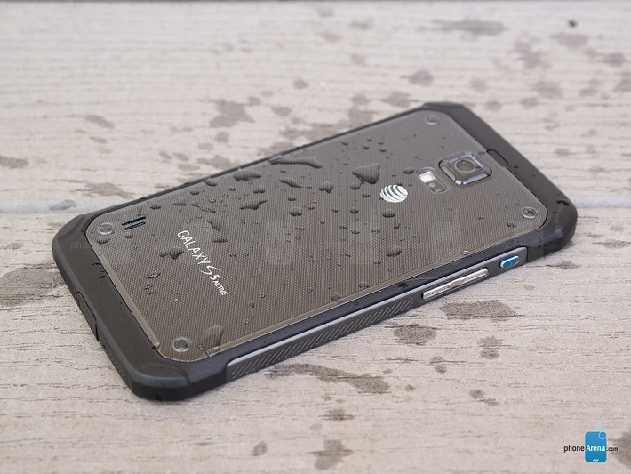 Với ưu điểm vượt trội là máy ảnh 16 megapixel, Samsung Galaxy S5 Active thu hút rất nhiều sự quan tâm của giới trẻ.