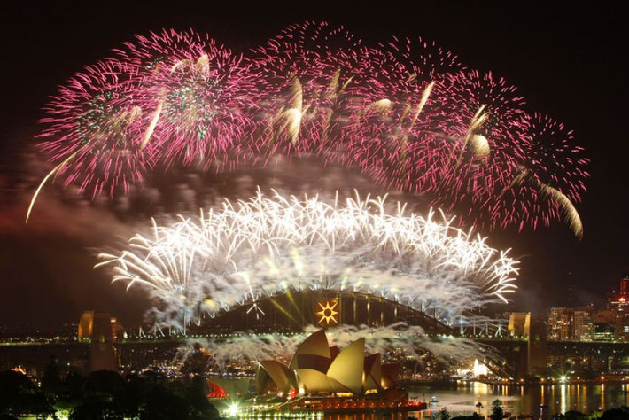 Sydney, Australia cũng là thành phố đầu tiên trong khu vực Châu Á Thái Bình Dương mở màn bắn pháo hoa chào năm mới 2014.