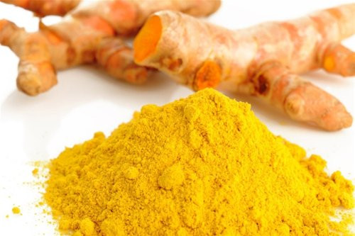 Bạc hà và bột nghệ. Trộn nước ép bạc hà với bột nghệ và thoa lên vùng da bị mụn đầu đen. Để khoảng 15 – 30 phút và rửa lại bằng nước ấm.