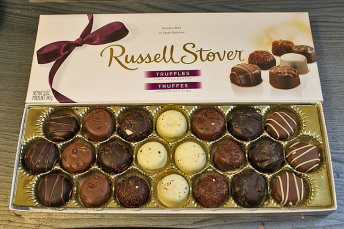 6. Russell Stover: Hãng sản xuất bánh kẹo lớn thứ 3 tại Mỹ đang được chào bán với giá 1 tỷ USD. Theo tin đồn, một trong những người mua lại hãng này là Hershey. Với lượng vốn hóa thị trường 21,6 tỷ USD và doanh thu 7,1 tỷ USD, Hershey không gặp nhiều khó khăn khi muốn thâu tóm Russell Stover. Tuy nhiên, có rất nhiều công ty có khả năng mua lại hãng sản xuất bánh kẹo này như Kraft, Mars, Nestlé.