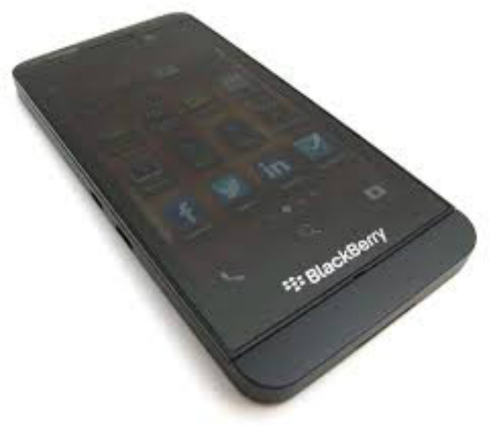 9. BlackBerry: Năm 2008, BlackBerry đã chiếm lĩnh 19,5% trên thị trường điện thoại smartphone toàn cầu. Tuy nhiên, việc ra mắt iPhone của Apple năm 2007 và hệ điều hành Android của Google năm 2008 đã khiến doanh số của BlackBerry giảm đáng kể. Theo các báo cáo mới đây, doanh thu của hãng đã giảm từ 3,1 tỷ USD xuống 966 triệu USD so với cùng kỳ năm ngoái. Doanh thu liên tục giảm trong nhiều năm qua gây e ngại rằng BlackBerry sẽ khó có cơ hội đứng vững trên thị trường.