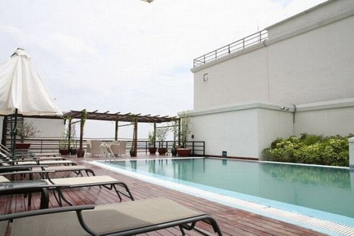 Cư dân sinh sống tại toà nhà này ngoài việc được cung cấp những dịch vụ cao cấp, không gian sống văn minh và bảo đảm an ninh trật tự, còn được hưởng nhiều tiện ích từ các hoạt động kinh doanh khác trong cùng toà nhà.