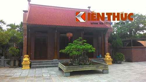Toàn bộ đều được xây dựng theo lối kiến trúc cổ kính mang đậm bản sắc dân tộc.