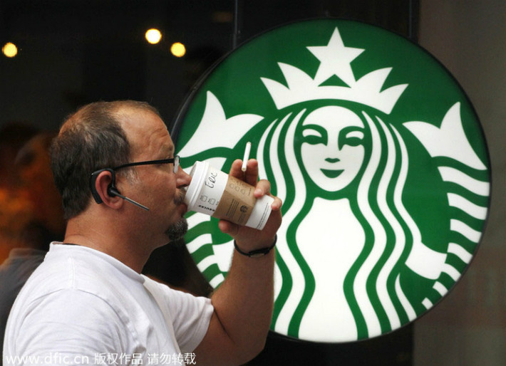 5. Starbucks: Cũng tương tự như KFC, McDonald’s, Starbucks cũng là cái tên liên quan tới nhiều vụ bê bối an toàn thực phẩm mới nhất ở Trung Quốc. Starbucks cho biết, một số quán cà phê trước đây có bán thịt gà hết hạn nhập từ công ty Thượng Hải Husi Food Co. Trước đó, năm 2013, hình ảnh đăng tải trên báo địa phương Apple Daily cho thấy một quán cà phê Starbucks tại Hong Kong đã sử dụng nước từ nhà vệ sinh để pha đồ uống cho khách hàng.