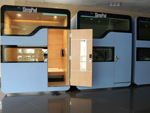 Dịch vụ buồng ngủ (Sleep Pod) như một dạng khách sạn thu nhỏ ngay tại trung tâm của sân bay Quốc tế Nội Bài vừa được khai trương vào sáng nay (22/7).